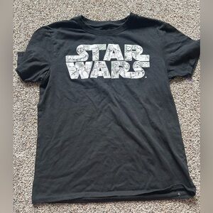 Black Star Wars Graphic T-Shirt preowned size medium